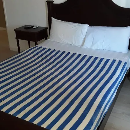 Проживання в сім'ї Residencial Miradoiro *
